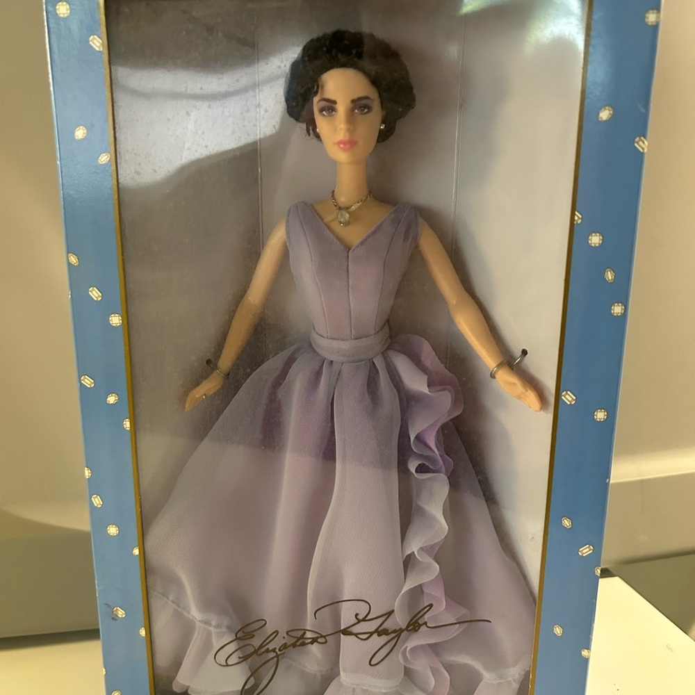 Elizabeth Taylor “White Diamonds” Special Edition- New in Box!